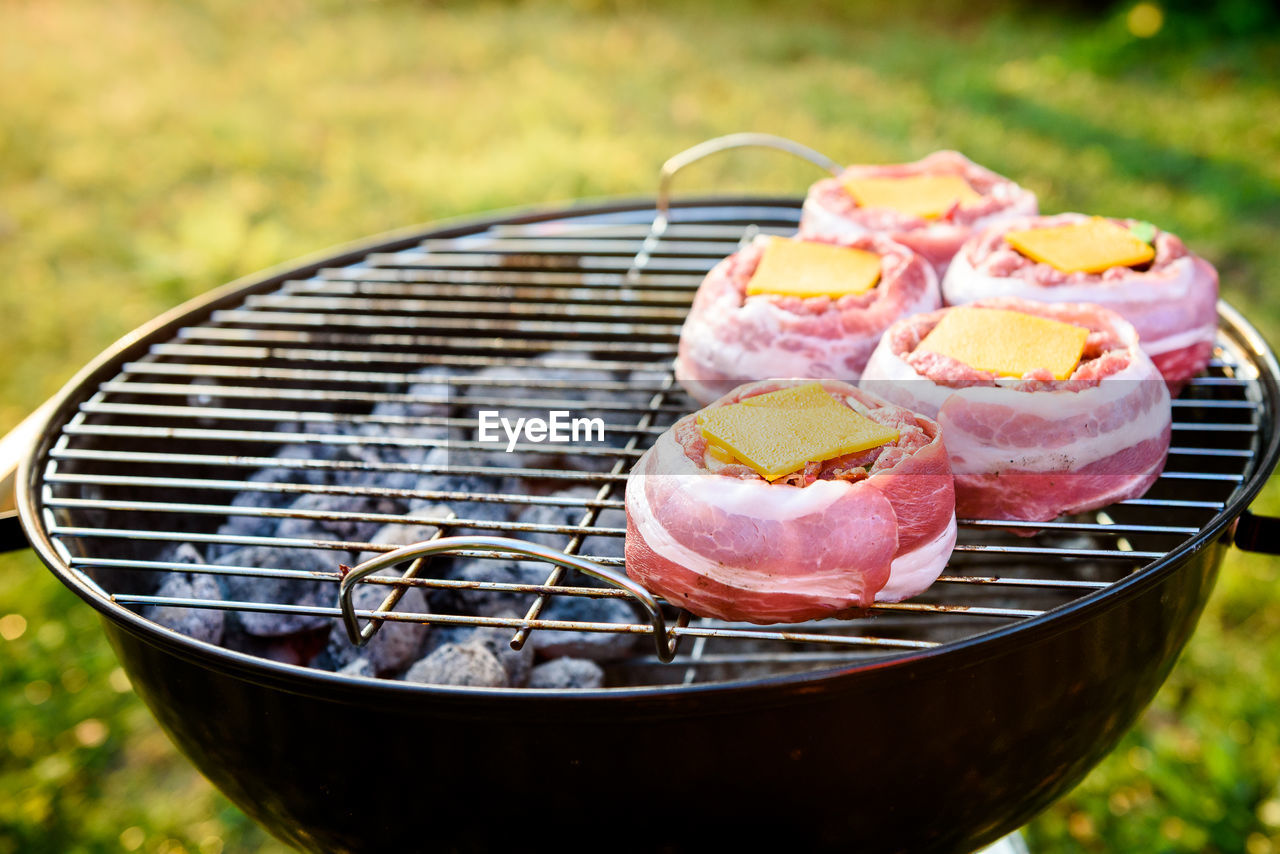 CLOSE-UP OF FOOD ON BARBECUE GRILL IN CONTAINER
