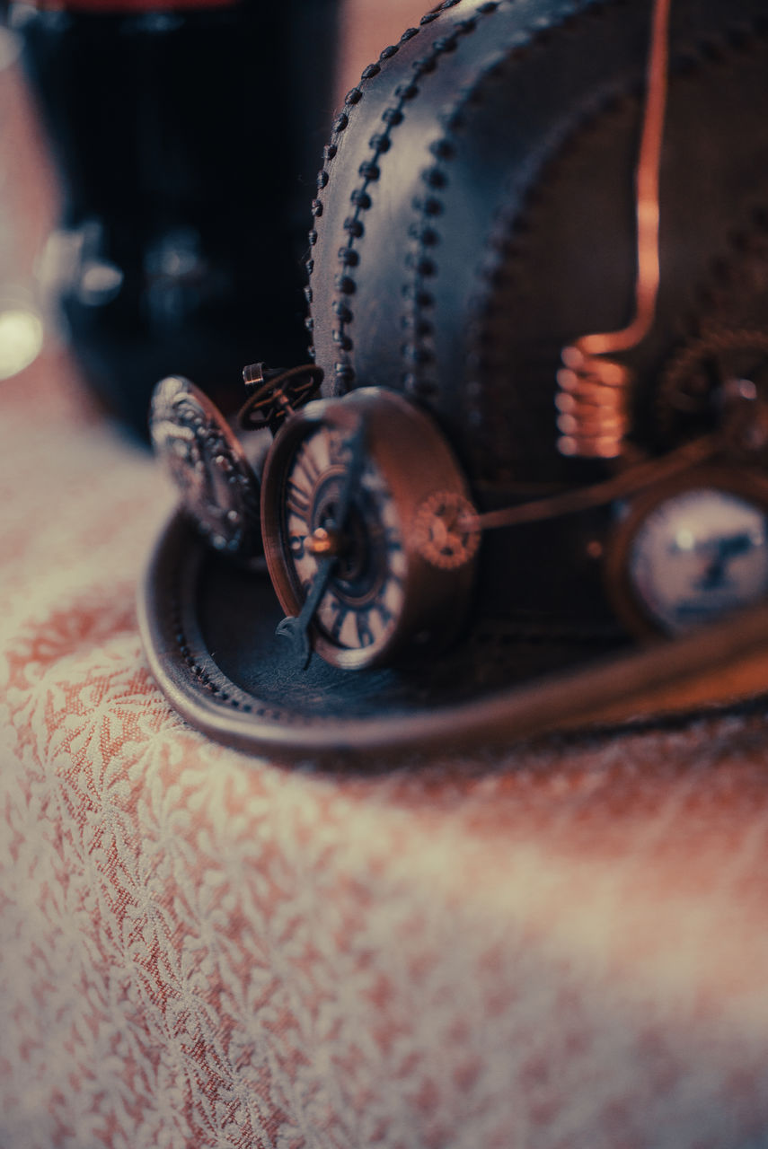 close-up, indoors, no people, selective focus, black, macro photography, red, retro styled, history, blue