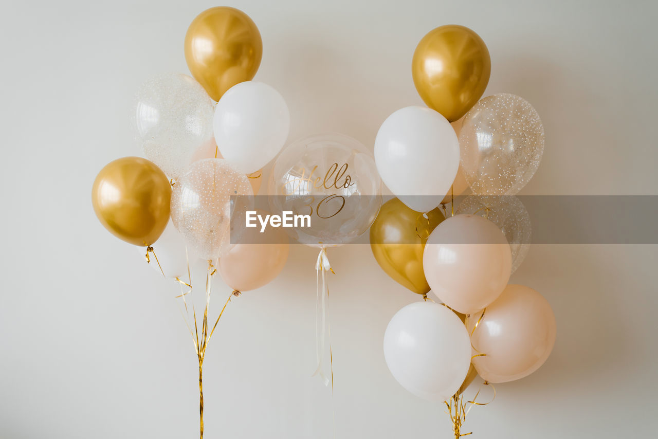 Festive helium balloons in gold and white for the 30th anniversary