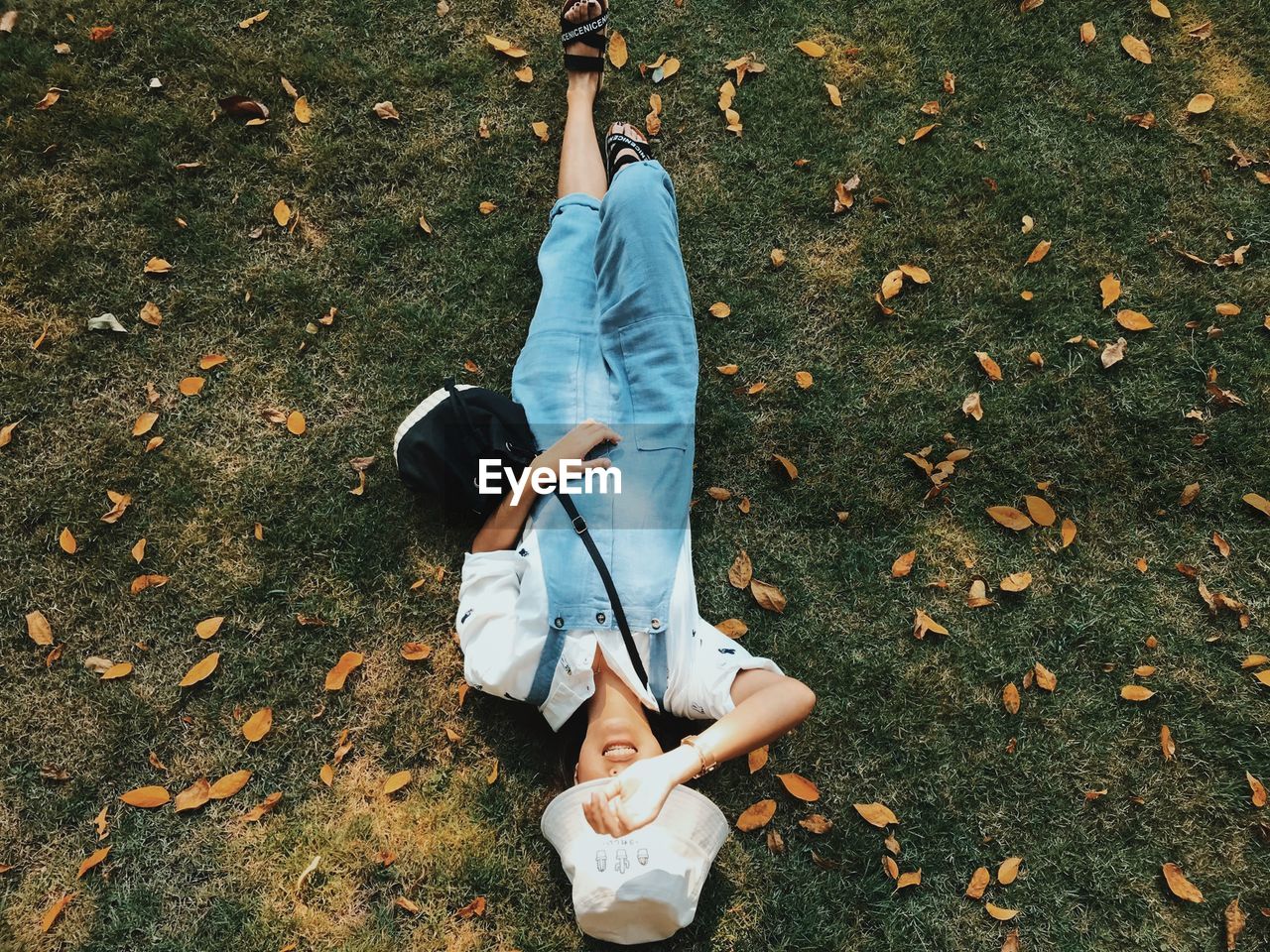 HIGH ANGLE VIEW OF WOMAN LYING DOWN ON FIELD