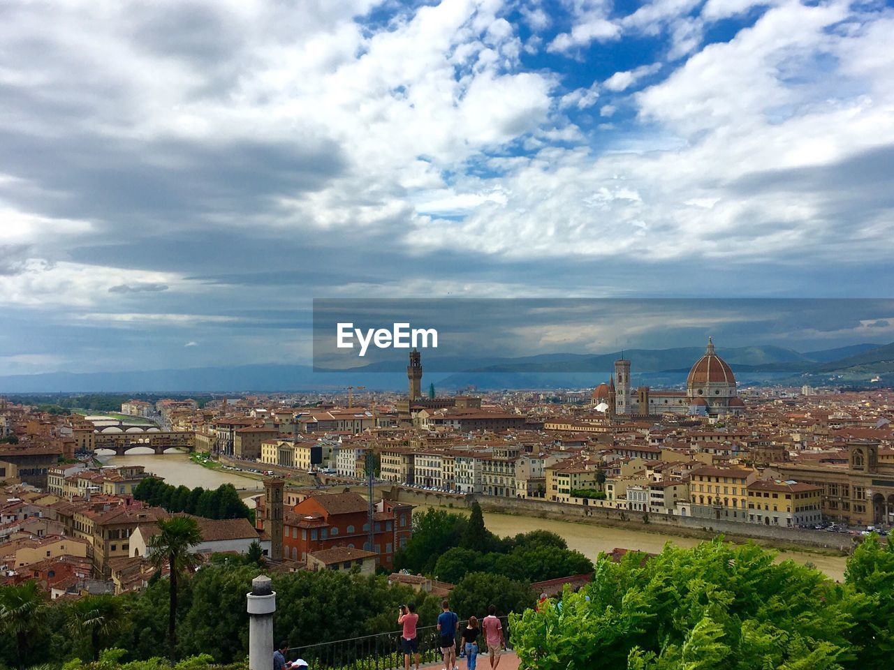 VIEW OF CITYSCAPE AGAINST SKY