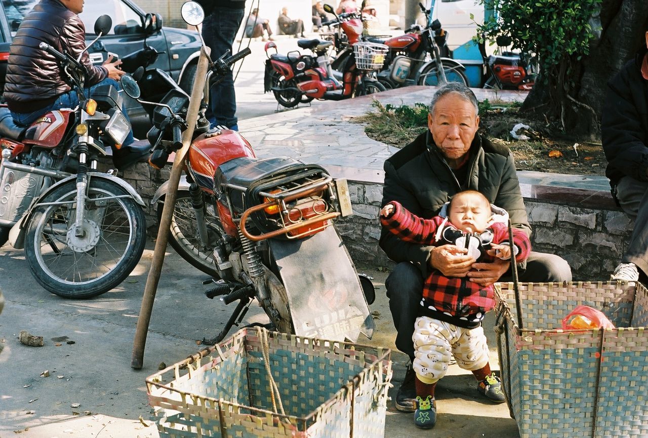 PEOPLE IN MARKET