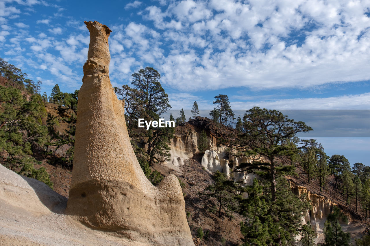 Low angle view of rocks paisaje lunar against sky