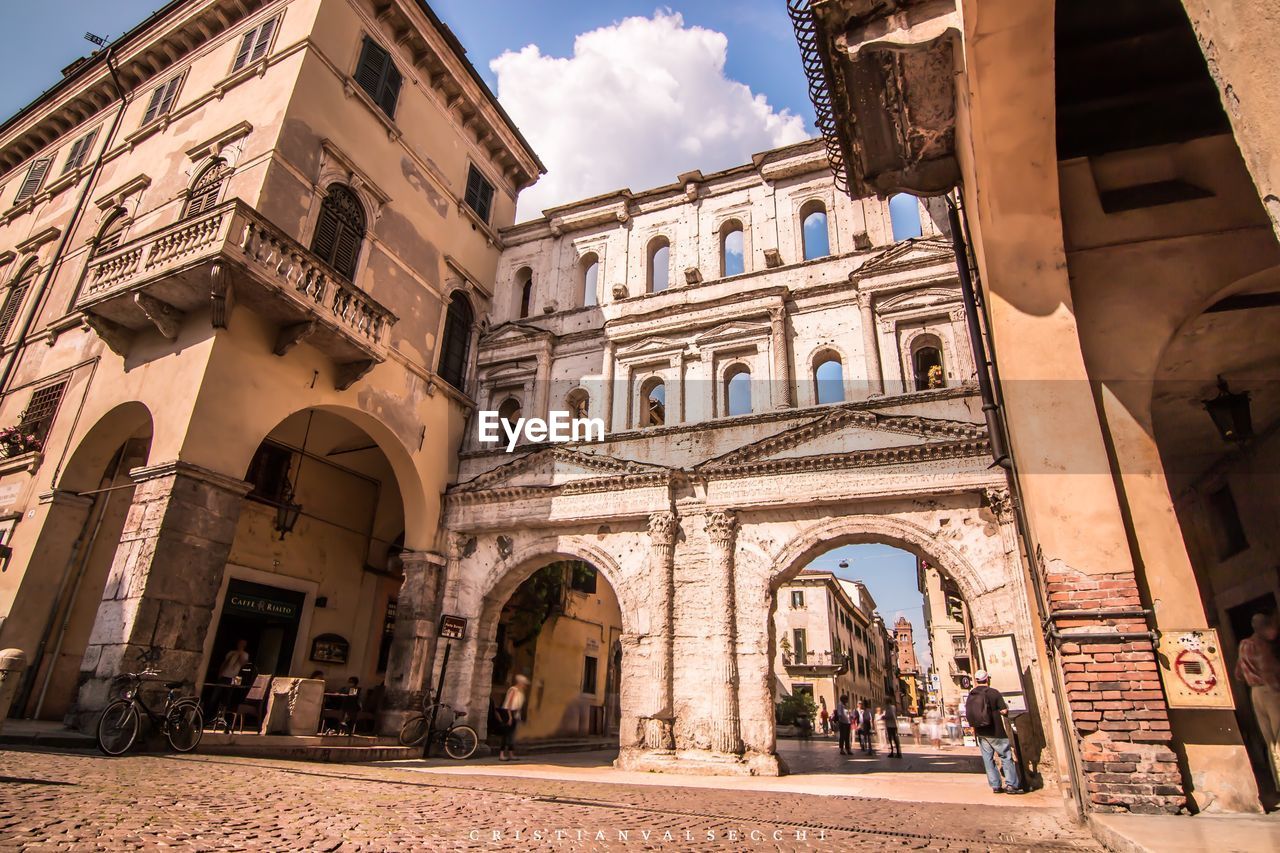 LOW ANGLE VIEW OF HISTORICAL BUILDING