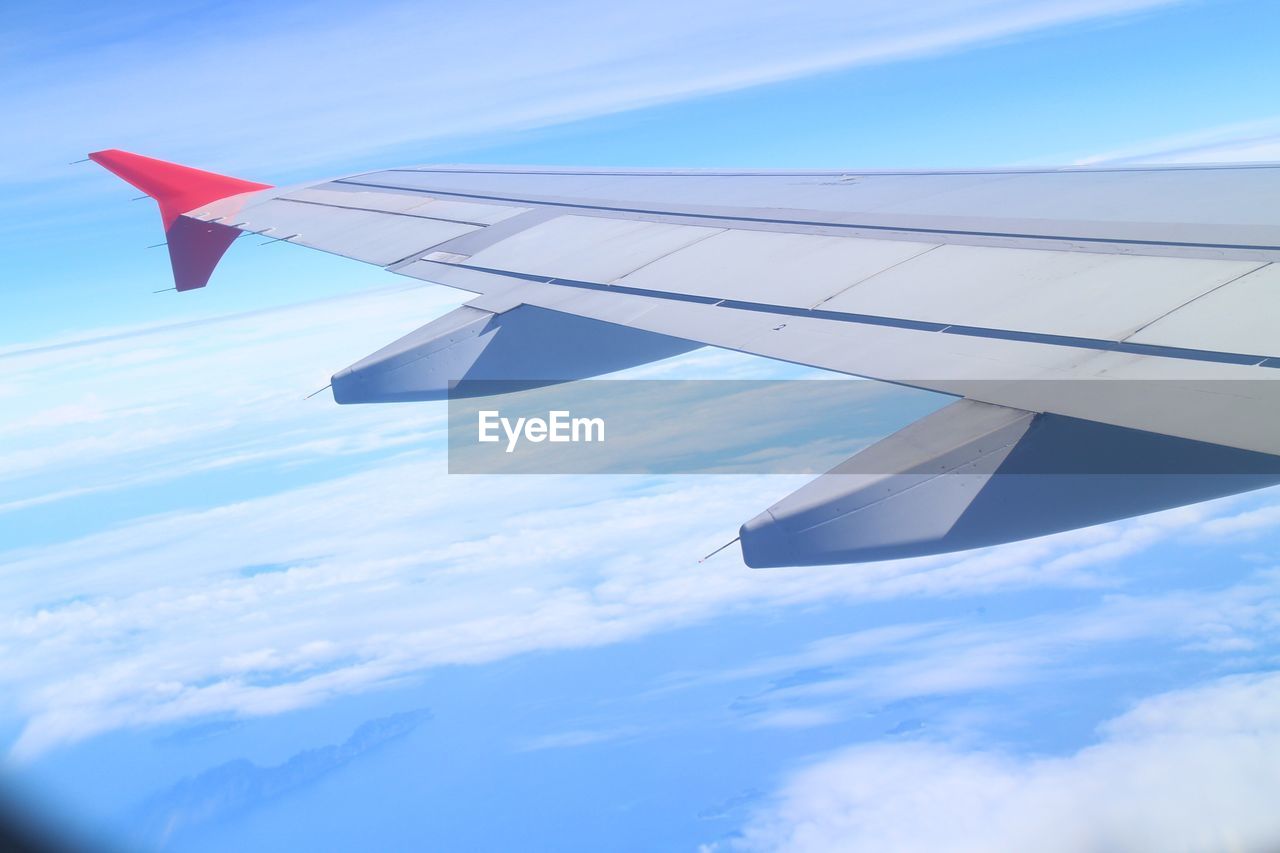 CROPPED IMAGE OF AIRPLANE WING