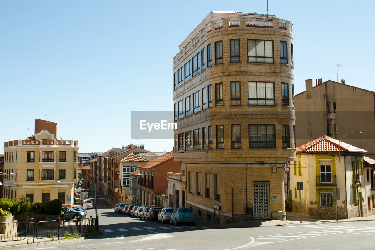 VIEW OF RESIDENTIAL BUILDING AGAINST CLEAR SKY