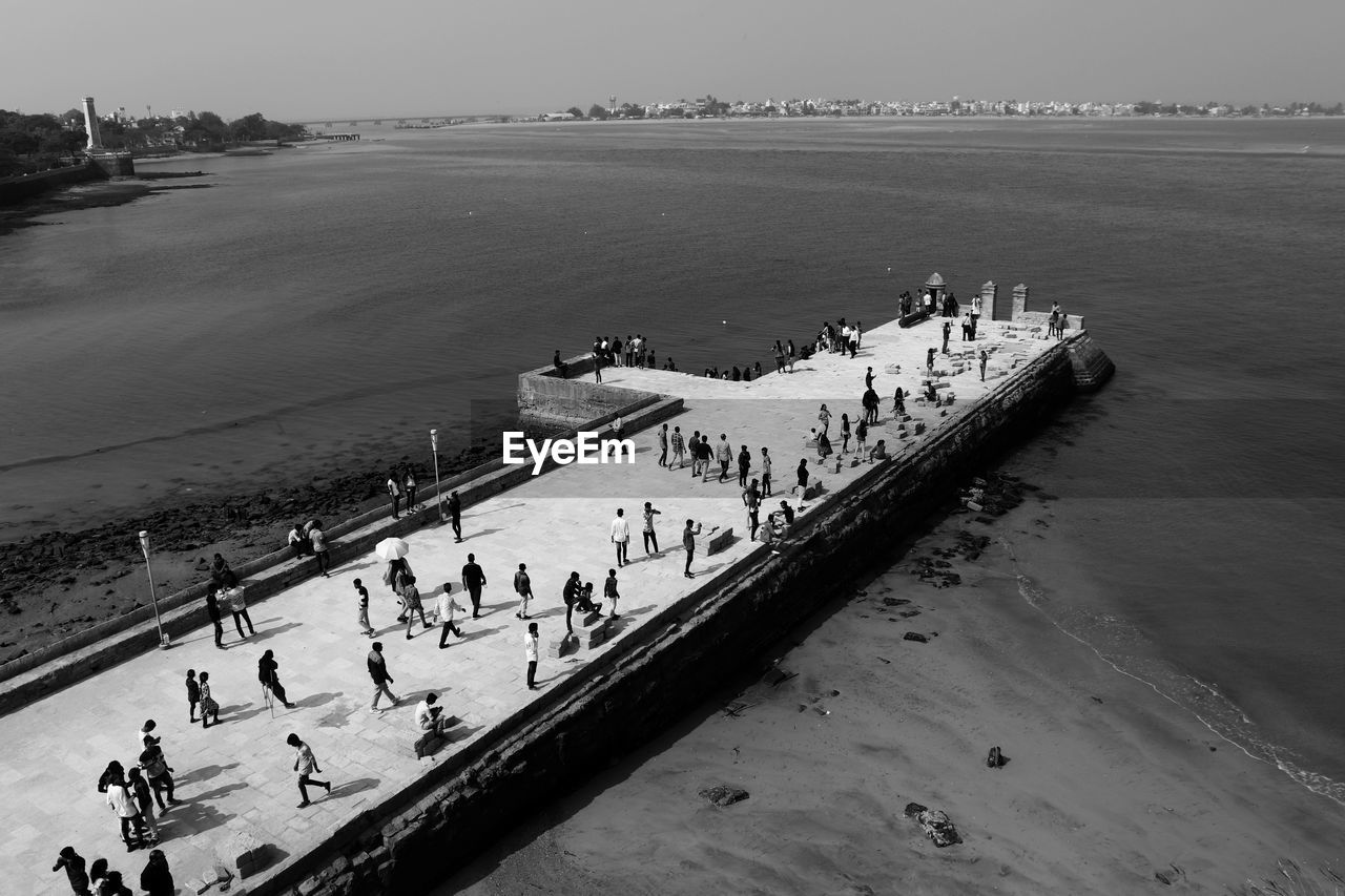 HIGH ANGLE VIEW OF TOURISTS ON BEACH