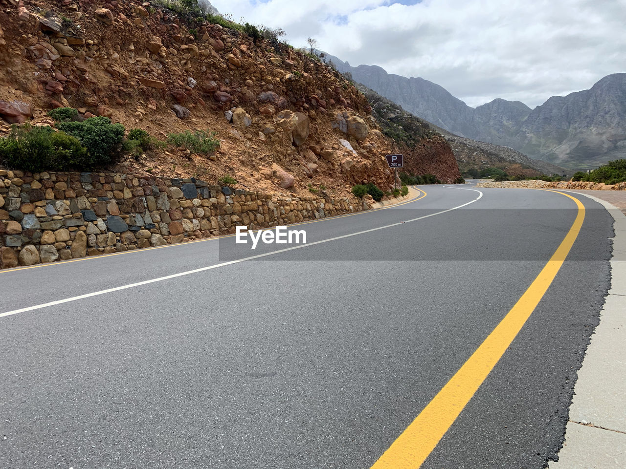 SURFACE LEVEL OF ROAD AGAINST MOUNTAINS