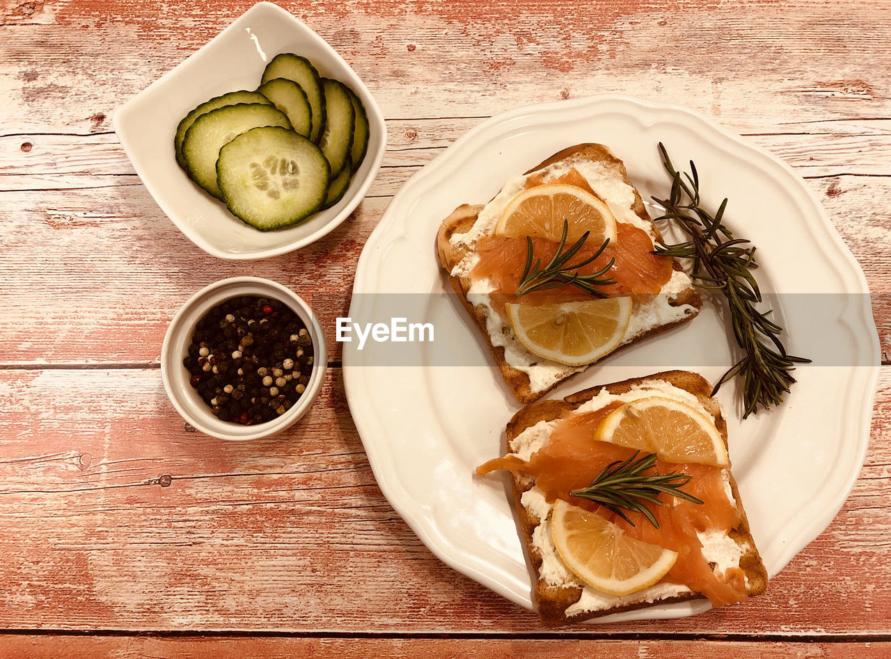 HIGH ANGLE VIEW OF MEAL SERVED IN PLATE