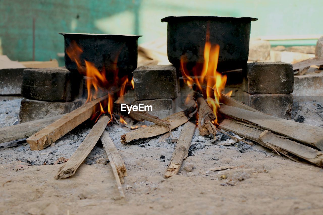 CLOSE-UP OF BURNING FIRE ON LOG