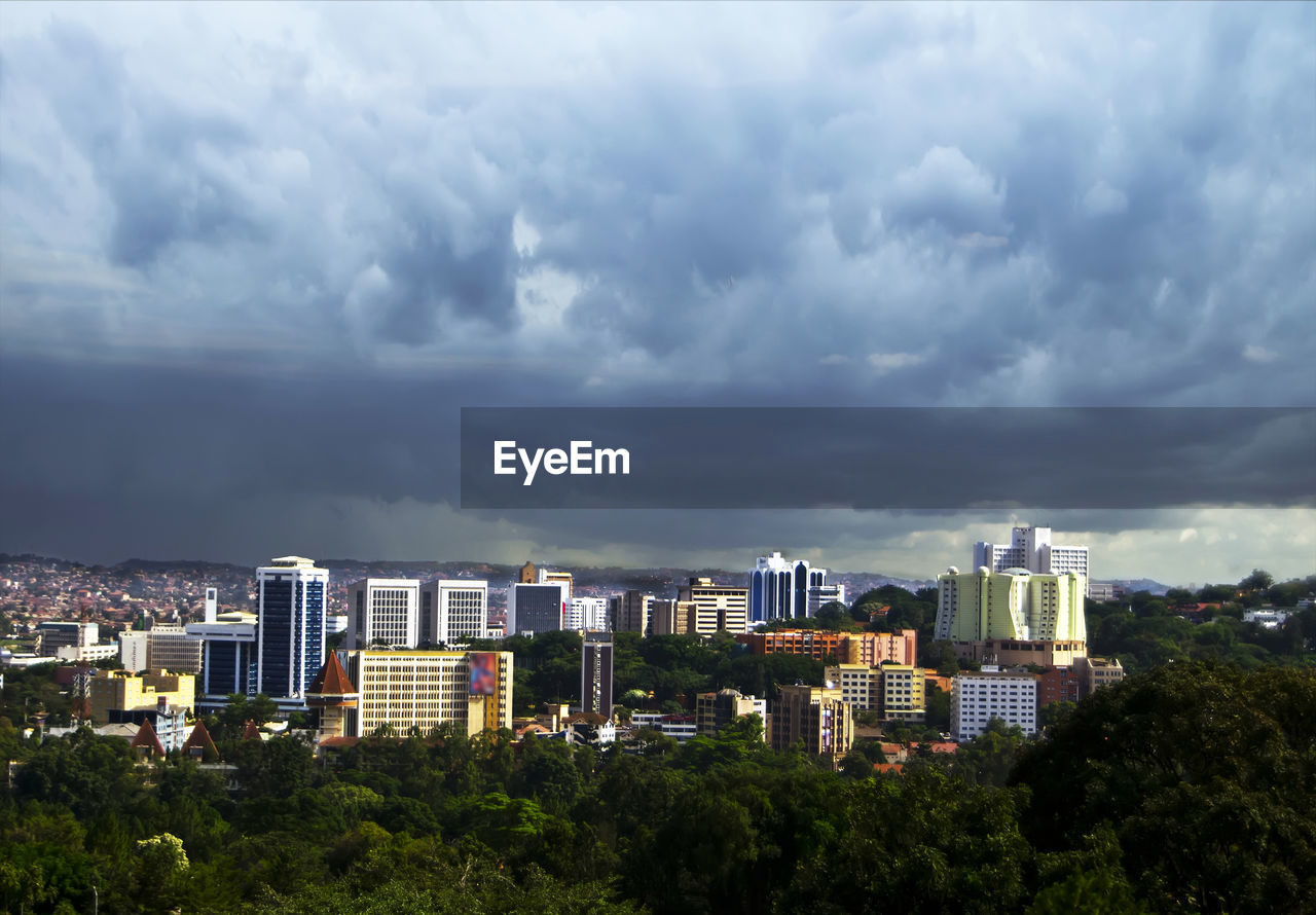 VIEW OF BUILDINGS IN CITY AGAINST CLOUDY SKY