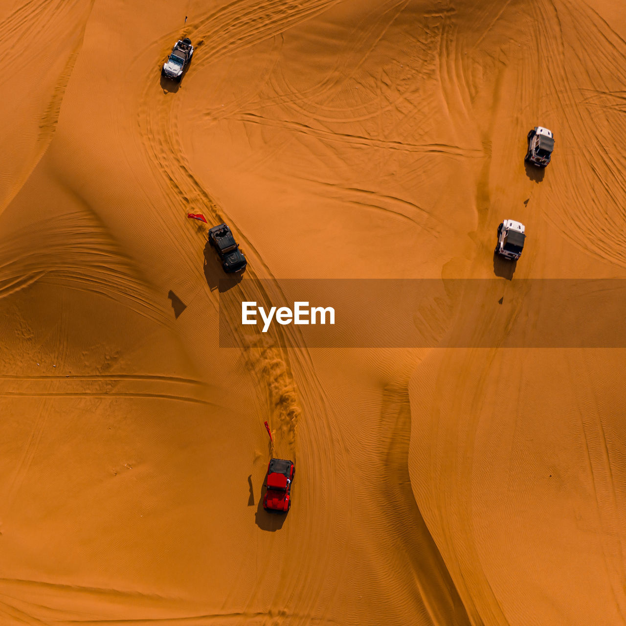 HIGH ANGLE VIEW OF CAR MOVING ON DESERT