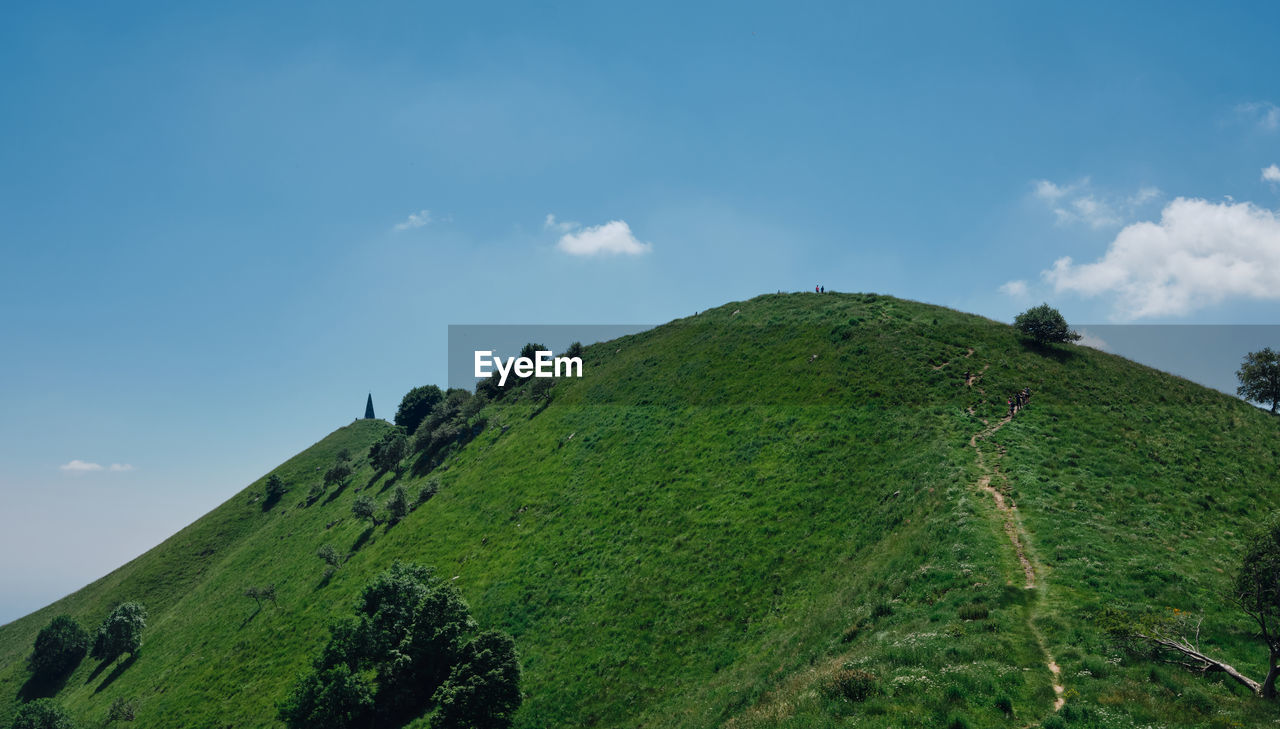 LOW ANGLE VIEW OF MOUNTAIN AGAINST SKY