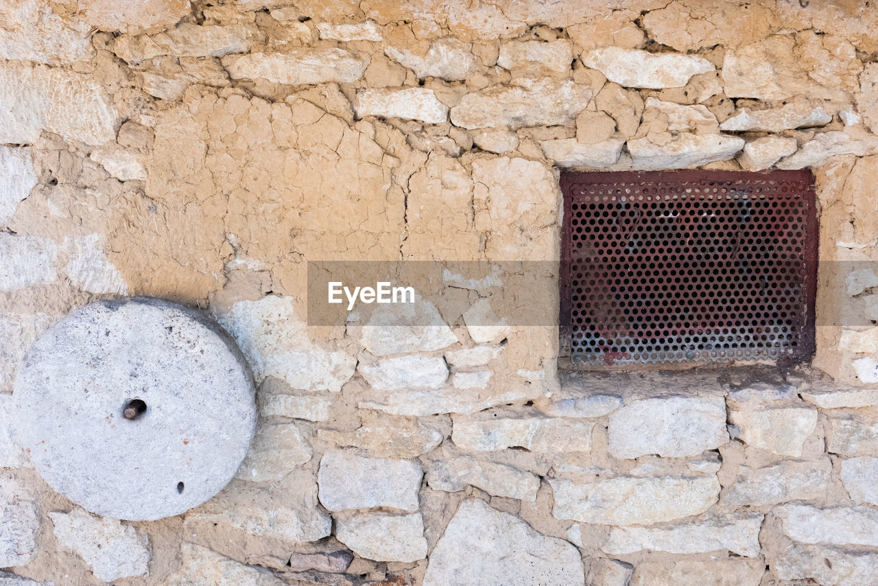 CLOSE-UP OF WEATHERED WALL