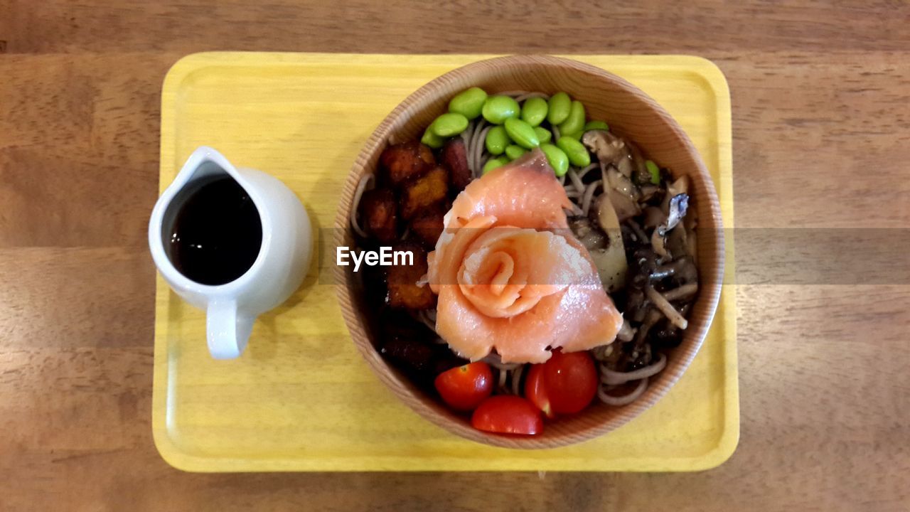 HIGH ANGLE VIEW OF FOOD ON TABLE