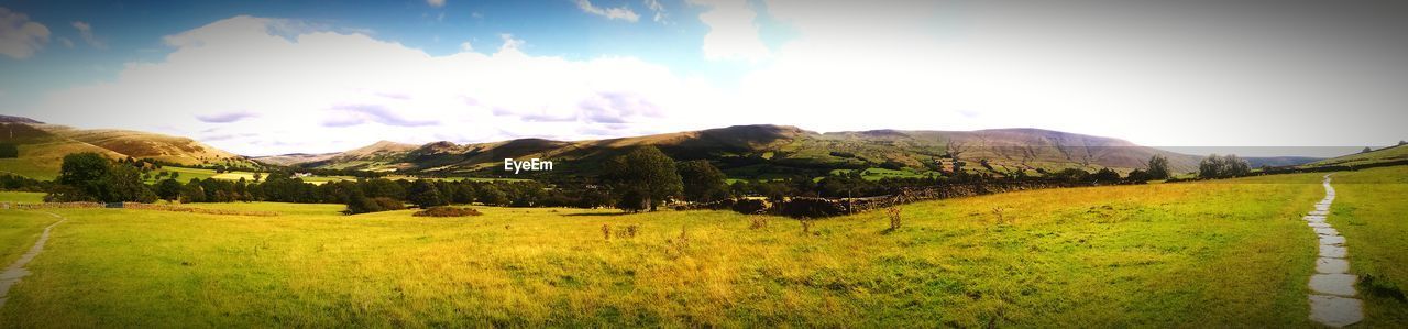 PANORAMIC VIEW OF LANDSCAPE AND MOUNTAINS AGAINST SKY