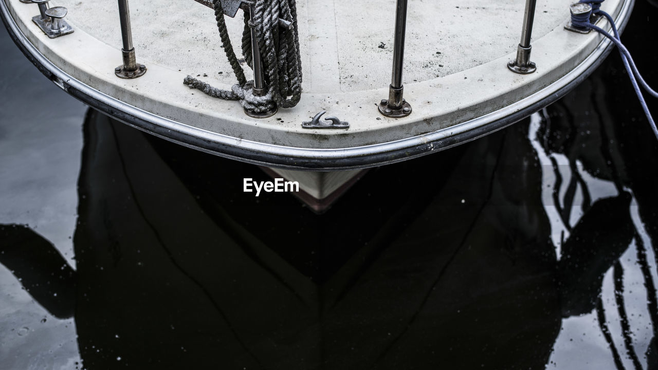 HIGH ANGLE VIEW OF BOAT MOORED AT SHORE