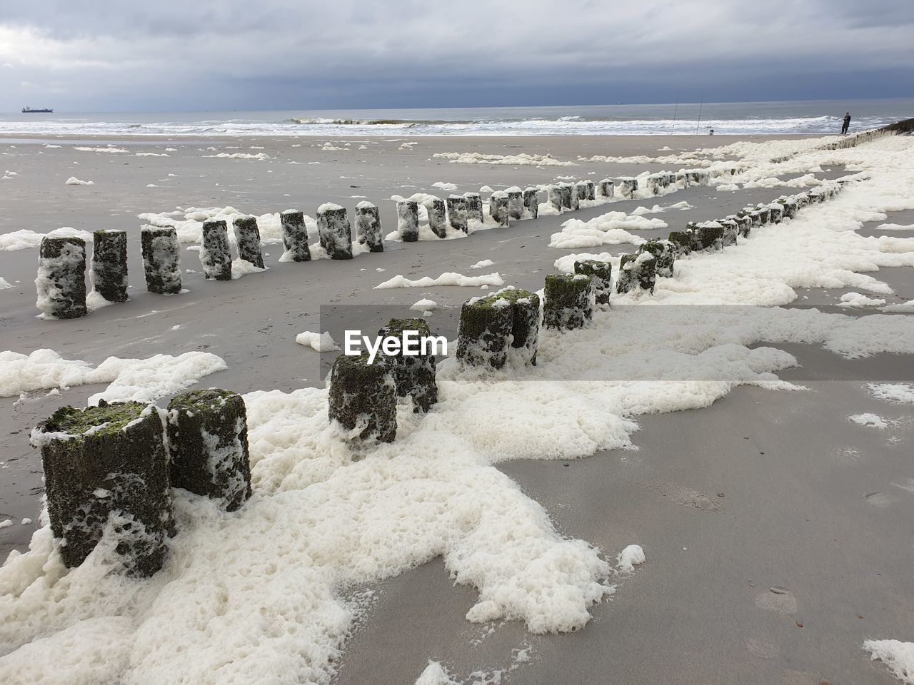 PANORAMIC VIEW OF BEACH AGAINST SKY