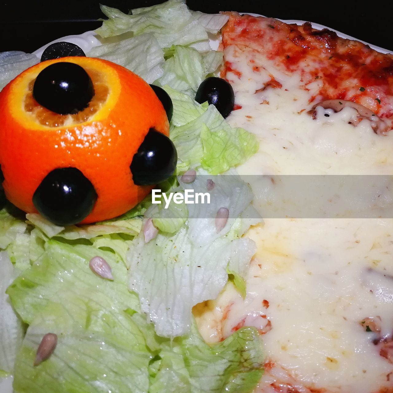 HIGH ANGLE VIEW OF FISH AND VEGETABLES ON PLATE