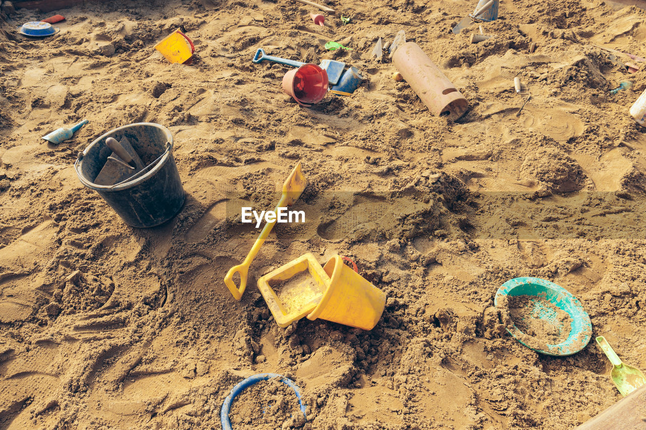 HIGH ANGLE VIEW OF FOOTPRINTS ON BEACH