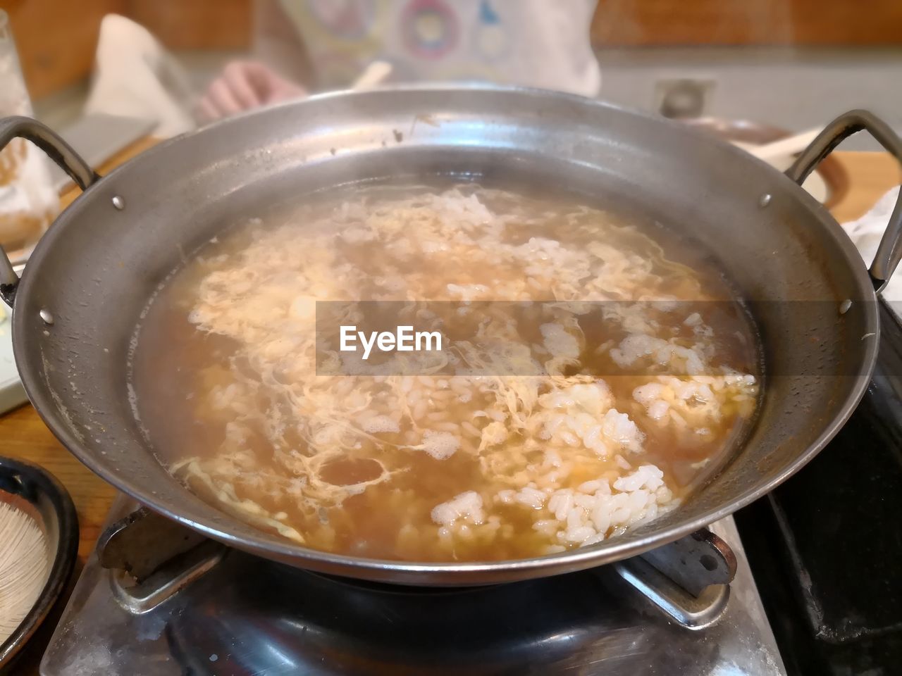 HIGH ANGLE VIEW OF FOOD IN PAN