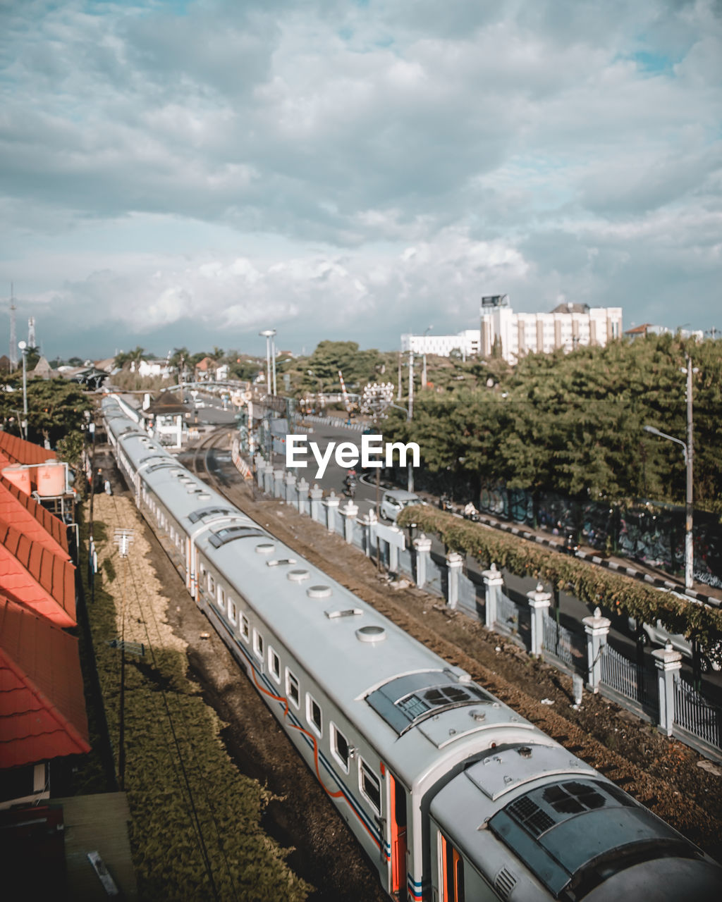 HIGH ANGLE VIEW OF TRAIN AGAINST SKY IN CITY