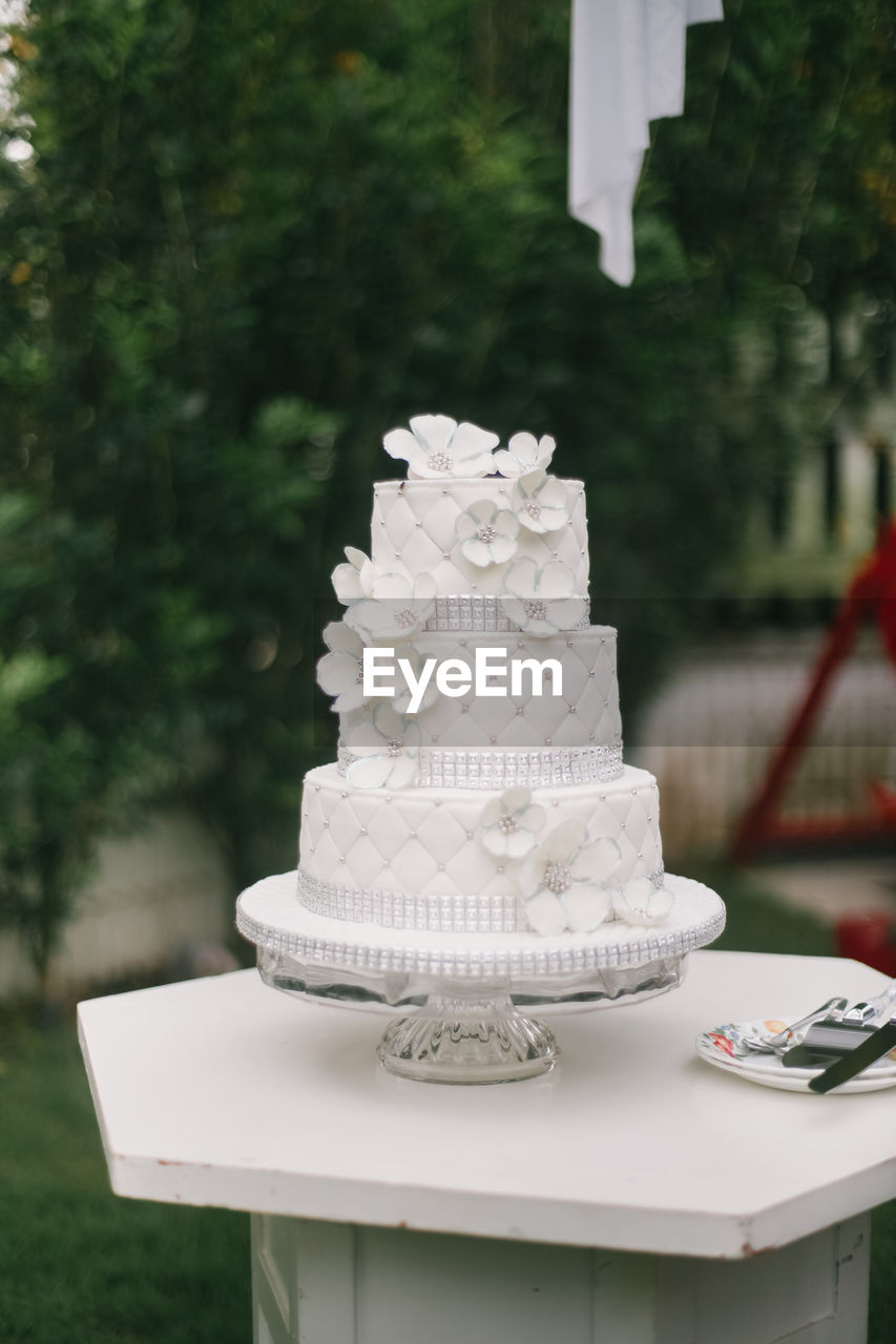 Close-up of weeding cake on table