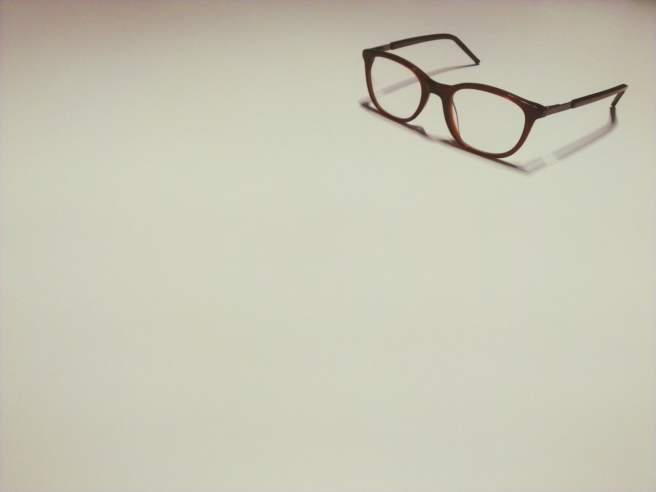 eyeglasses, copy space, single object, no people, glasses, indoors, studio shot, vision, white background, eyewear, close-up, eyesight, day