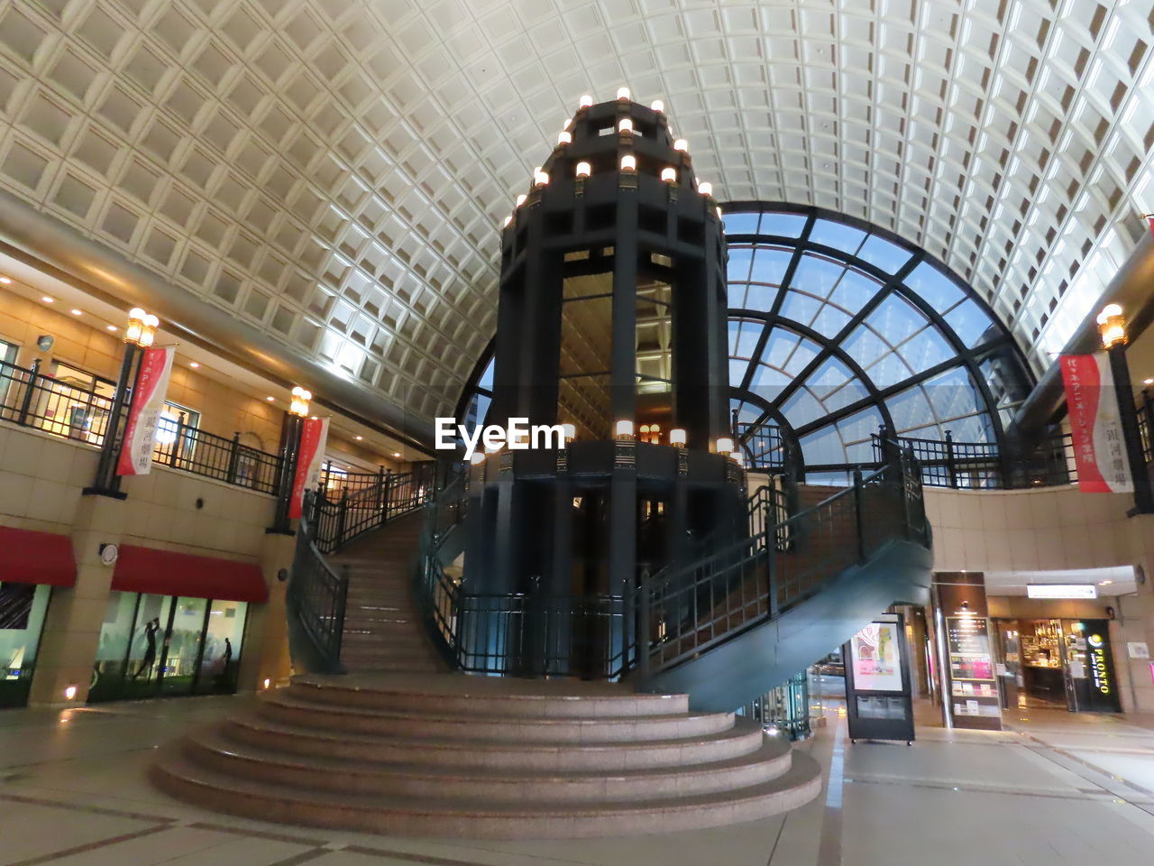 LOW ANGLE VIEW OF MODERN BUILDING