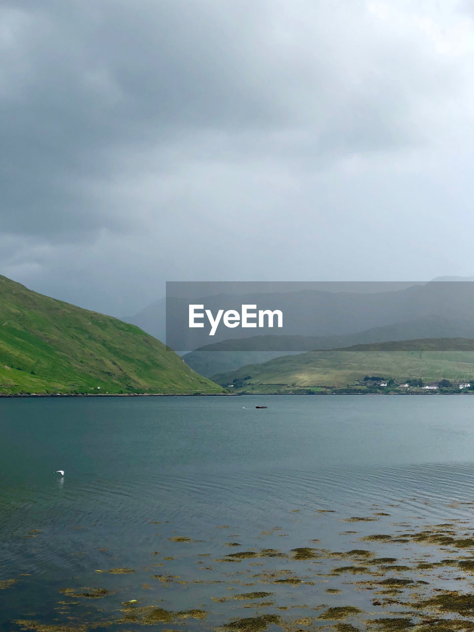 SCENIC VIEW OF SEA BY MOUNTAIN AGAINST SKY