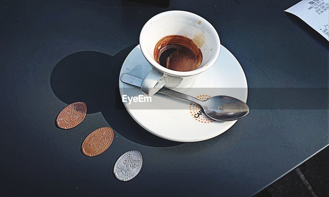 HIGH ANGLE VIEW OF COFFEE CUP ON TABLE AT HOME