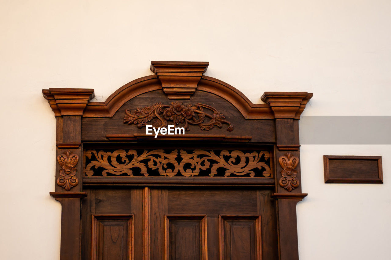 architecture, wood, built structure, no people, building exterior, history, the past, ornate, entrance, wall - building feature, travel destinations, building, craft, door, calligraphy, nature