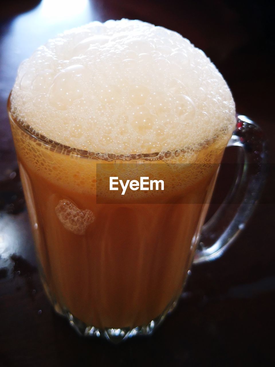 CLOSE-UP OF CUP OF COFFEE ON TABLE