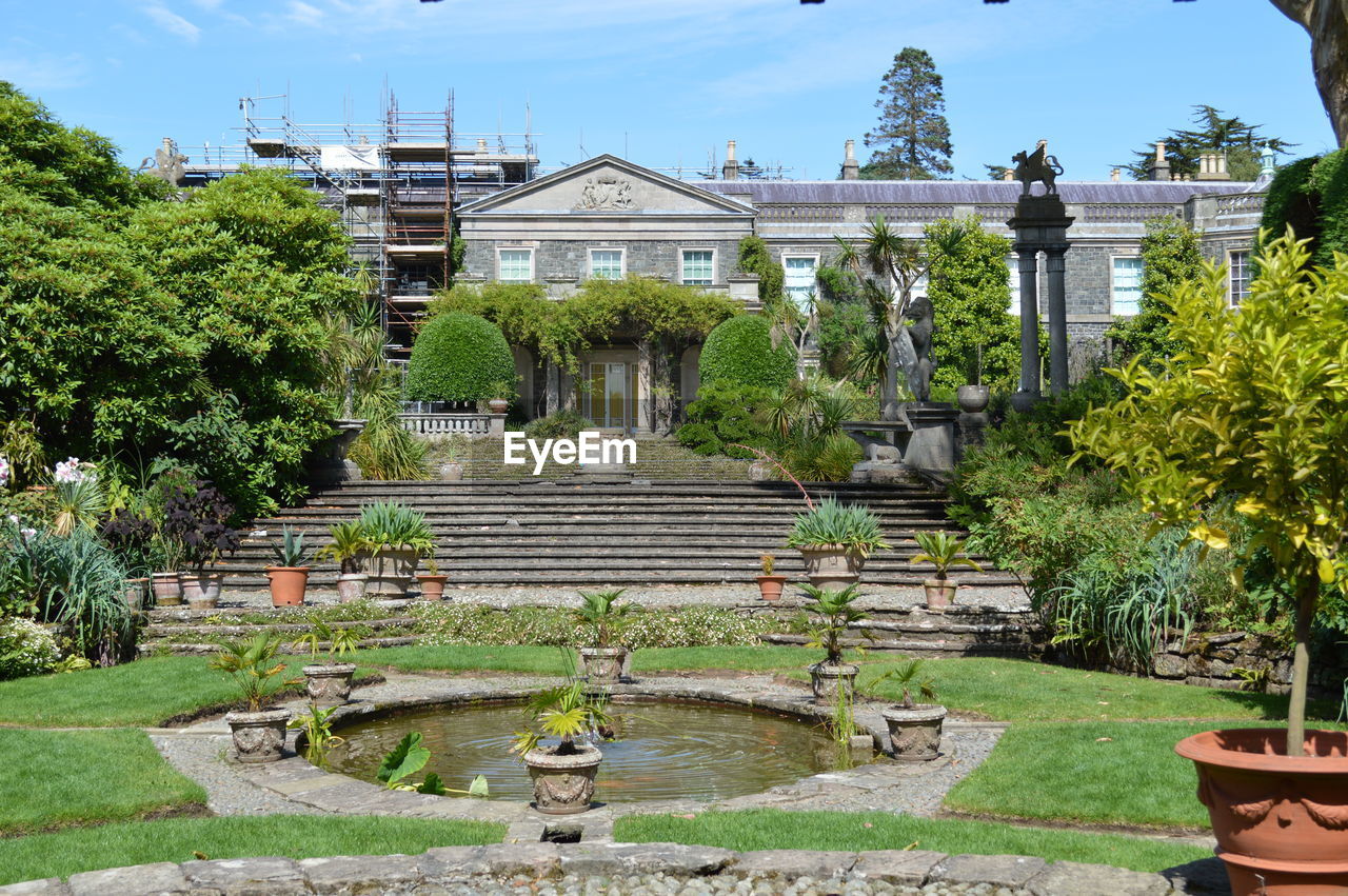 VIEW OF BUILT STRUCTURE IN GARDEN