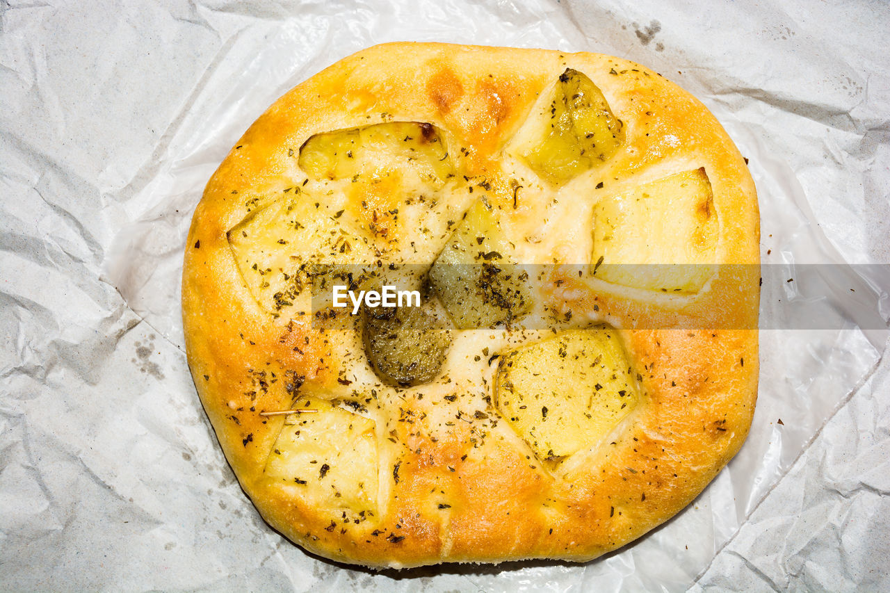 HIGH ANGLE VIEW OF BREAD WITH LEMON