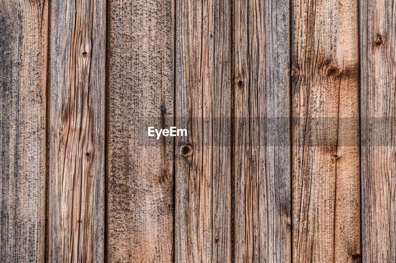 SURFACE LEVEL OF WOODEN PLANKS