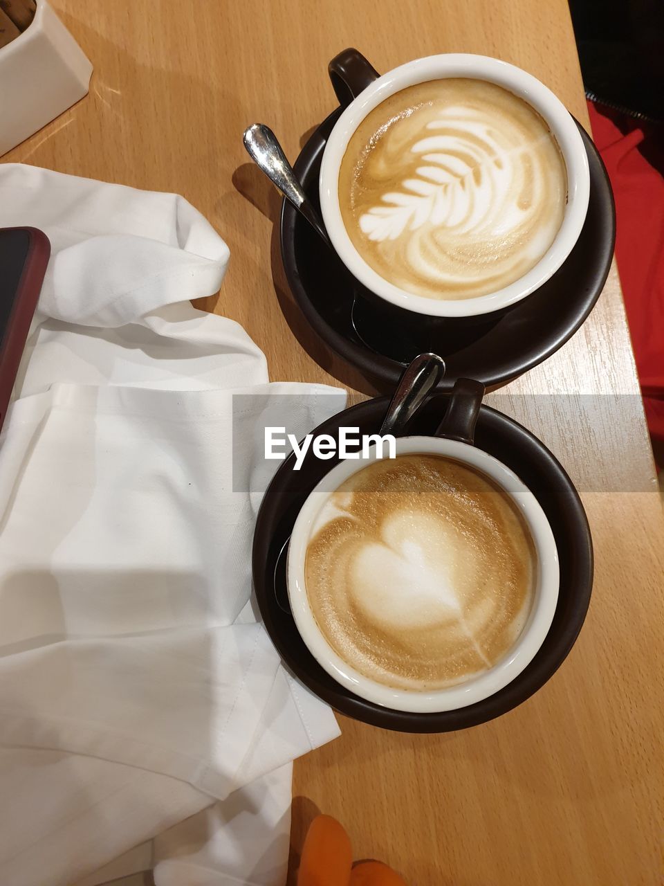 HIGH ANGLE VIEW OF COFFEE CUP ON TABLE