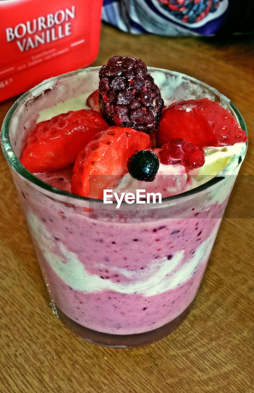 CLOSE-UP OF SERVED FRUITS IN PLATE