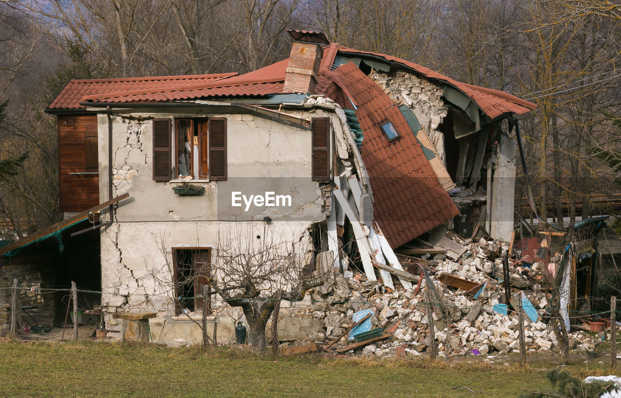 ABANDONED HOUSE BY BUILDING