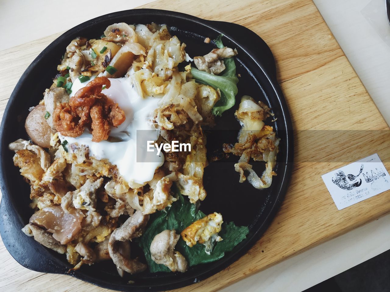 HIGH ANGLE VIEW OF BREAKFAST SERVED IN BOWL