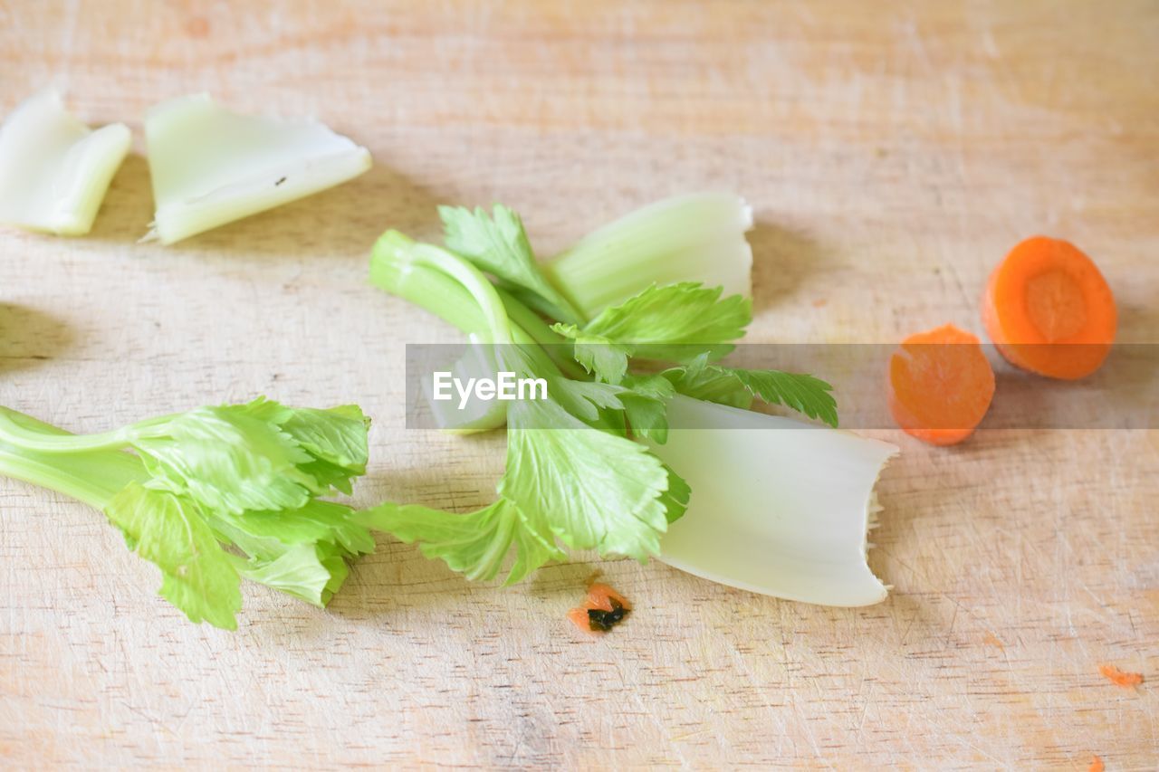 HIGH ANGLE VIEW OF VEGETABLES ON TABLE