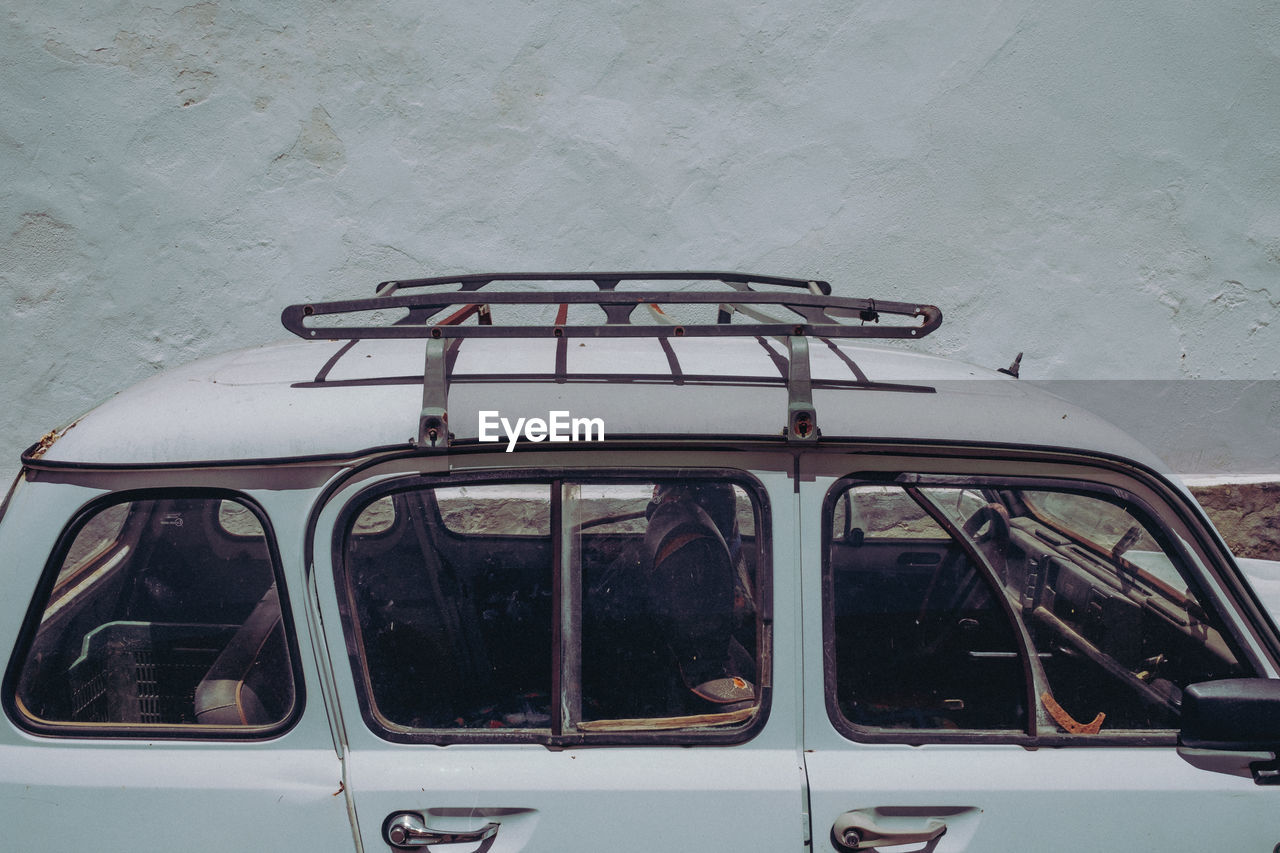 CLOSE-UP OF OLD CAR AGAINST WALL