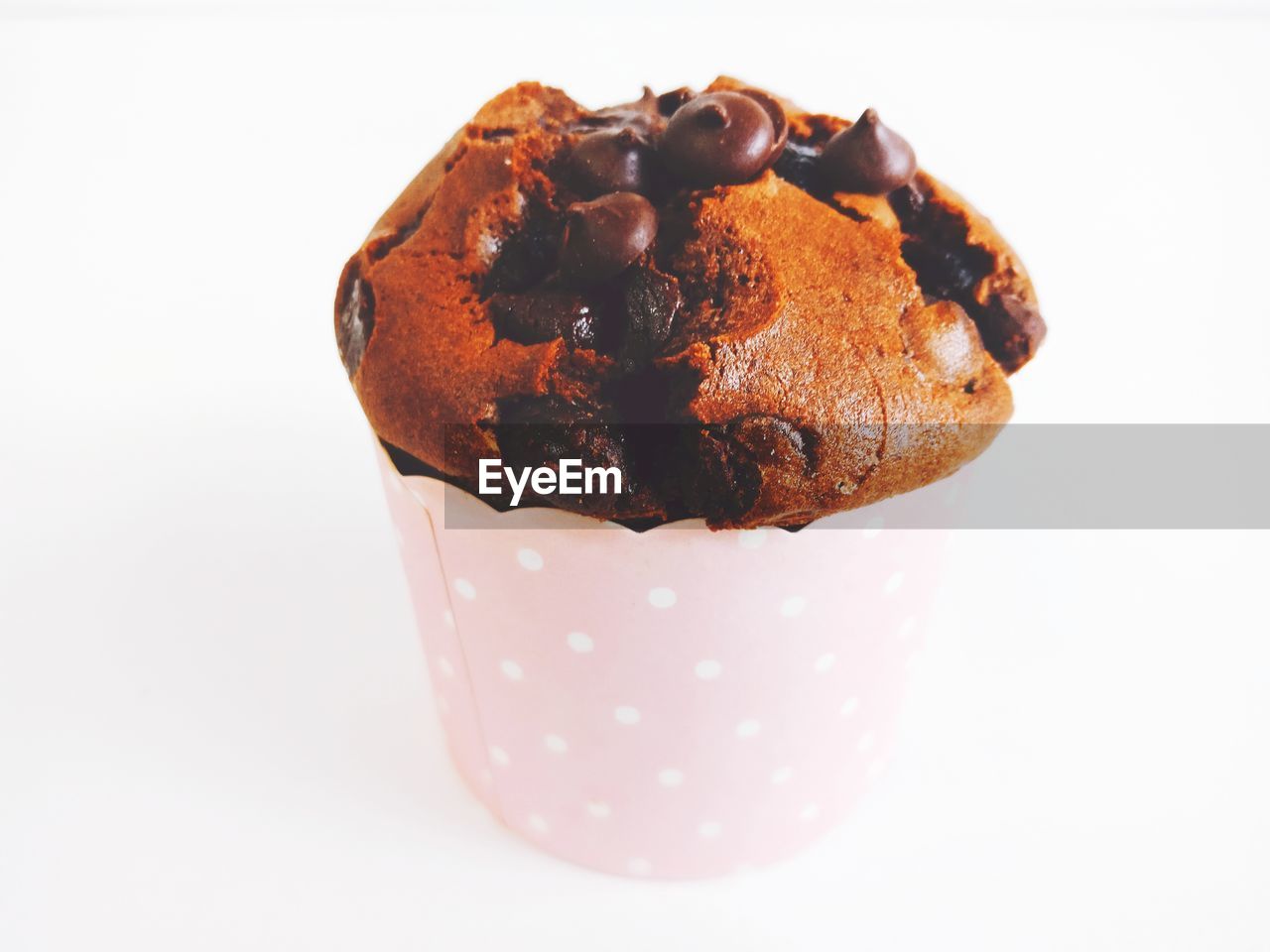 CLOSE-UP OF CHOCOLATE CAKE