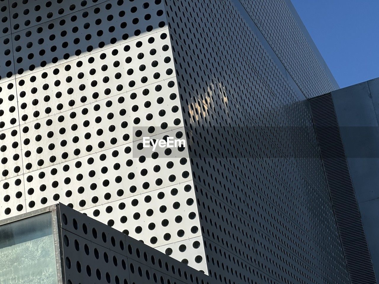 built structure, architecture, building exterior, skyscraper, building, office building exterior, city, office, no people, low angle view, pattern, facade, line, tower block, day, sky, glass, window, nature, outdoors, sunlight, tower, business, reflection