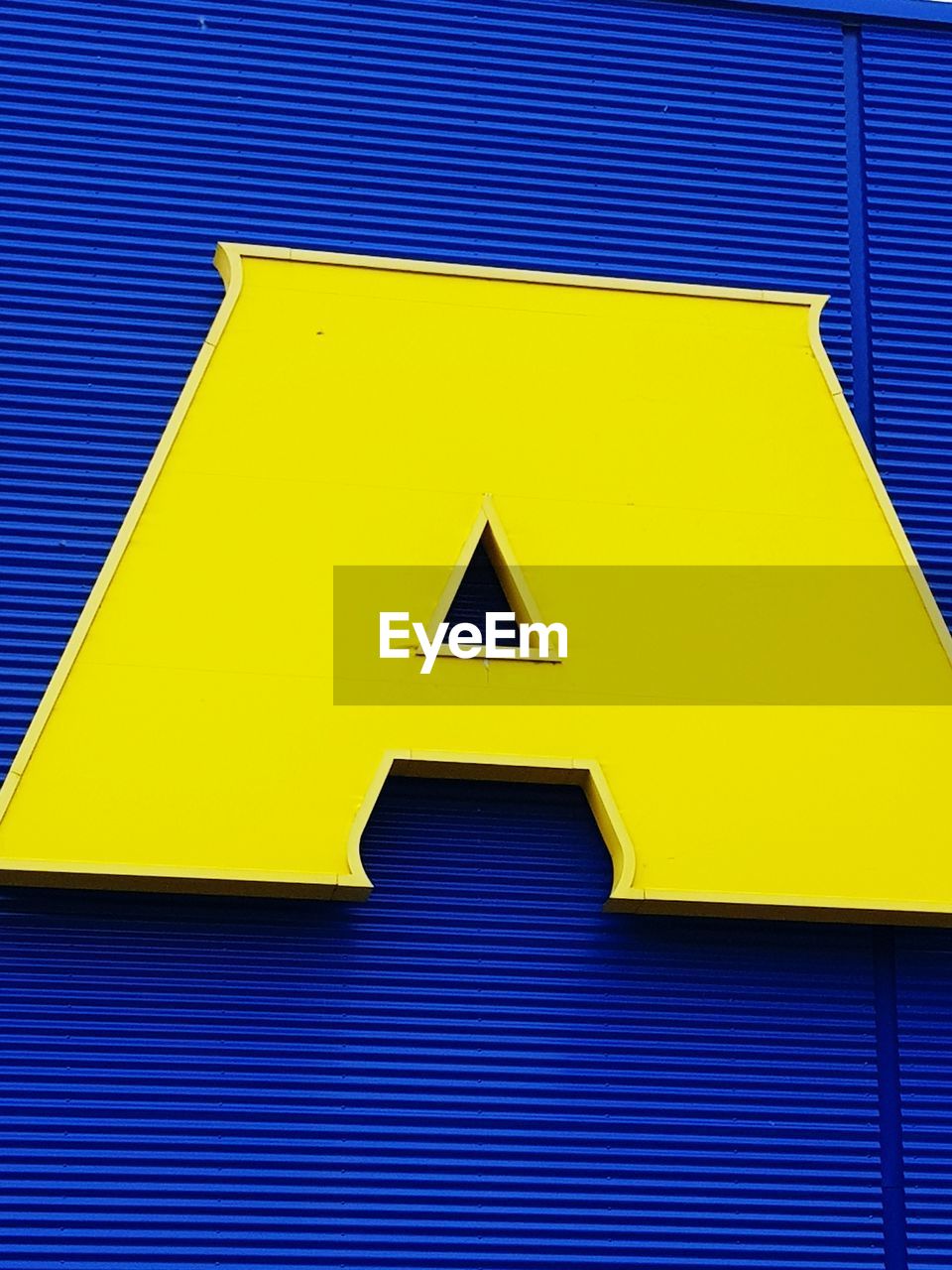 LOW ANGLE VIEW OF YELLOW SIGN ON METAL