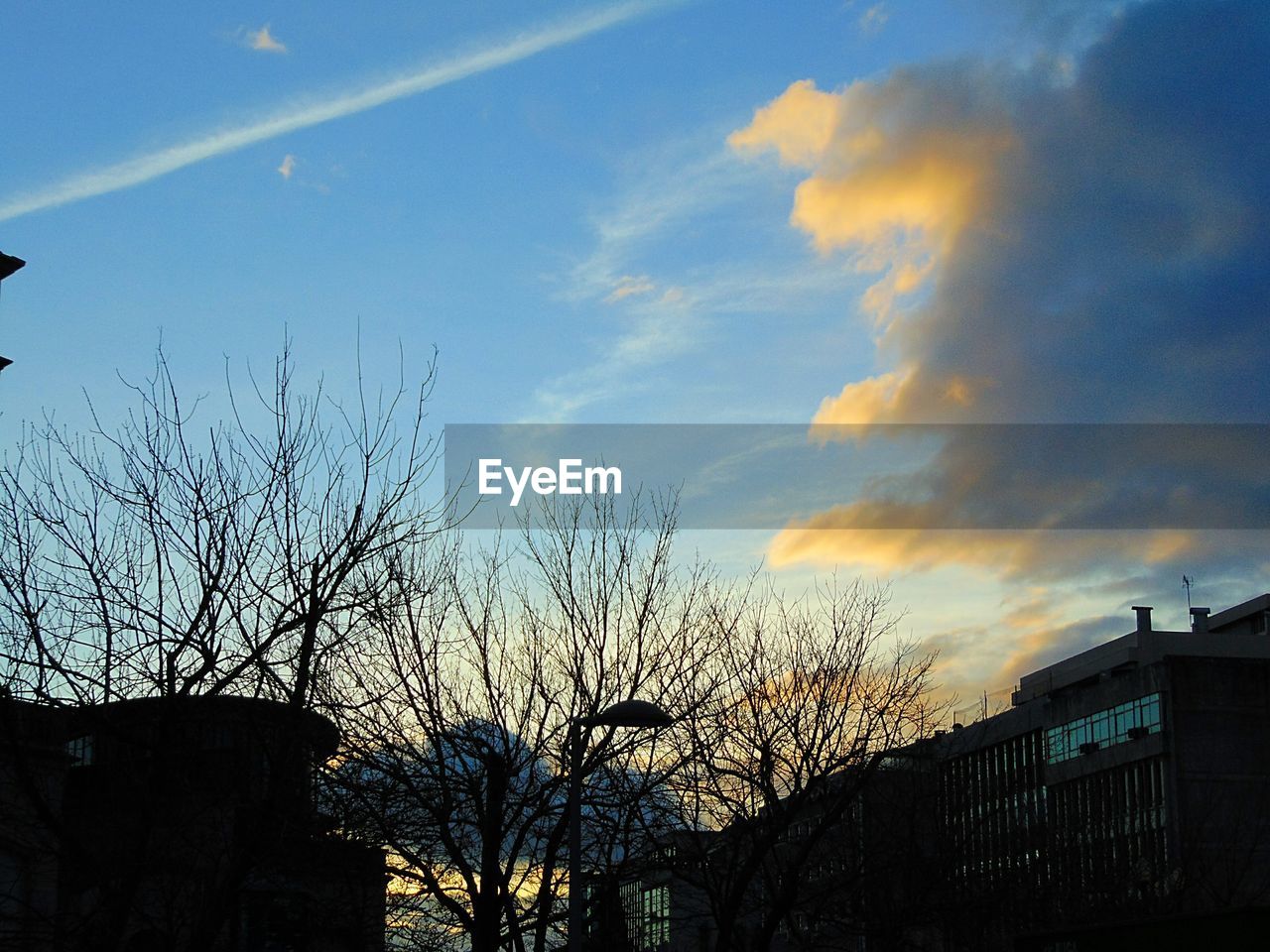 LOW ANGLE VIEW OF BUILT STRUCTURE AGAINST SUNSET SKY