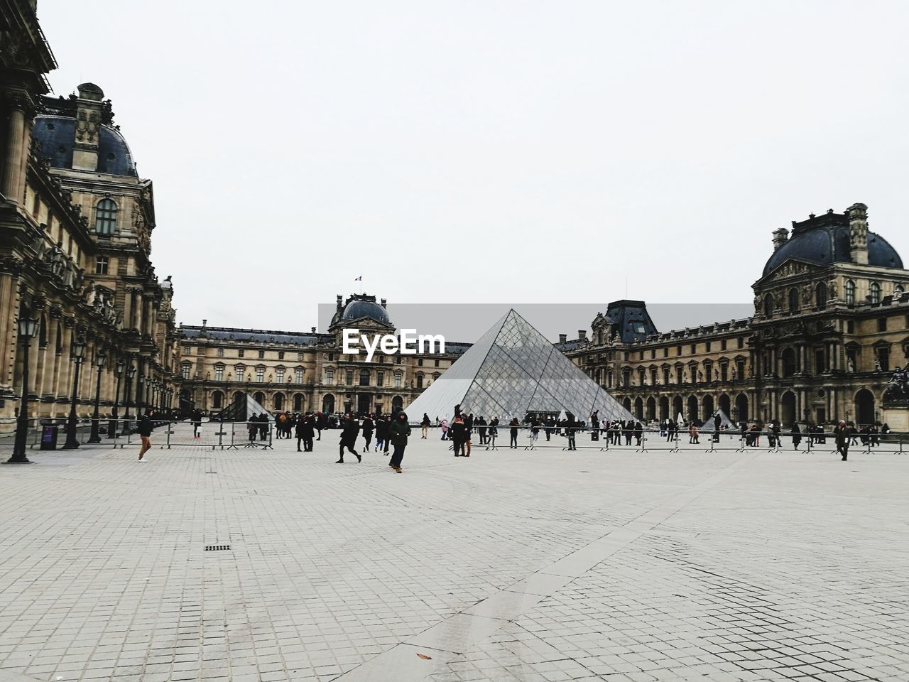 VIEW OF HISTORICAL BUILDING AGAINST SKY