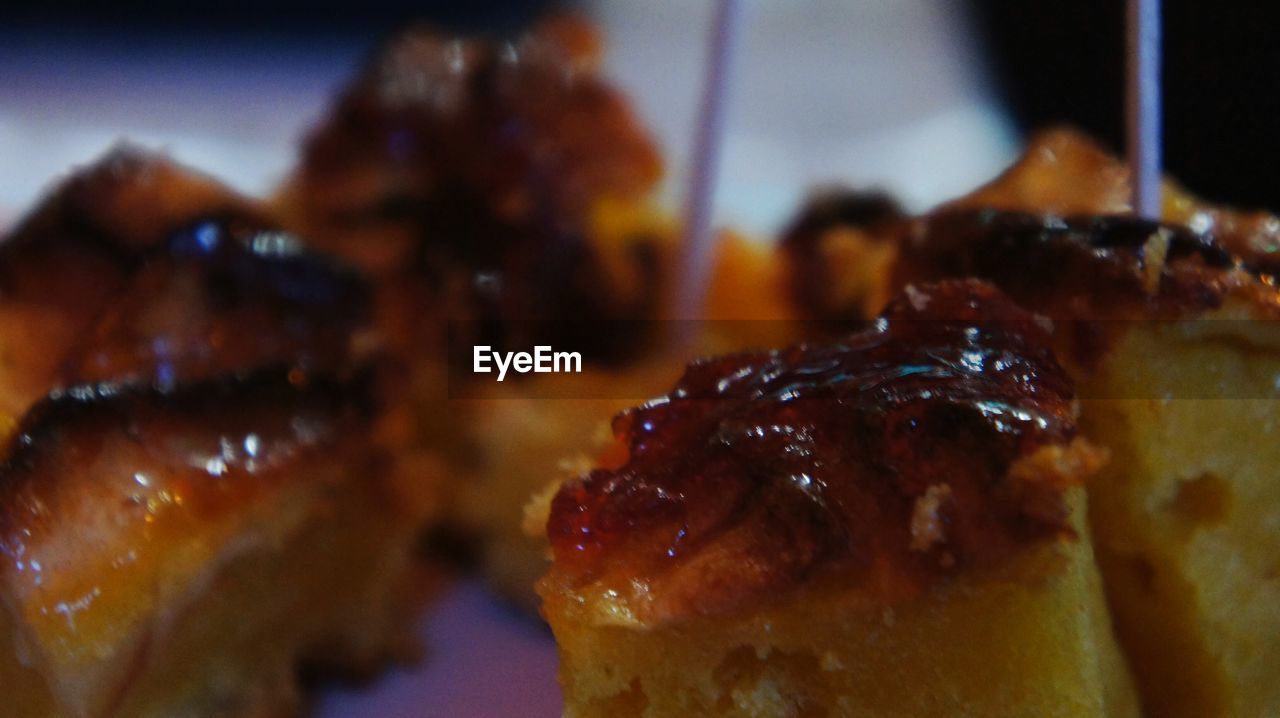 CLOSE-UP OF FOOD ON TABLE