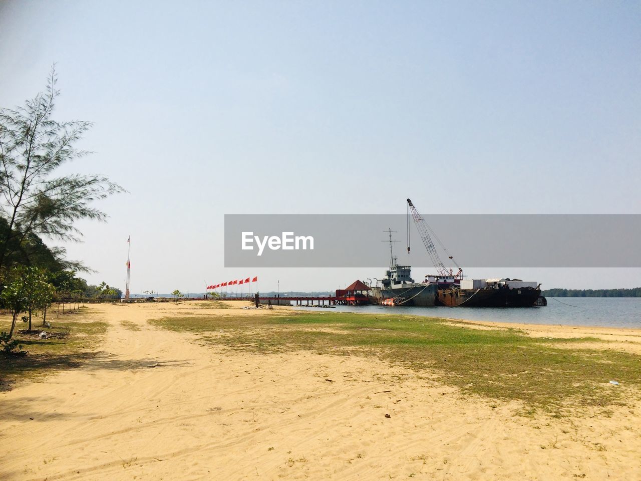 VIEW OF SEA AGAINST CLEAR SKY