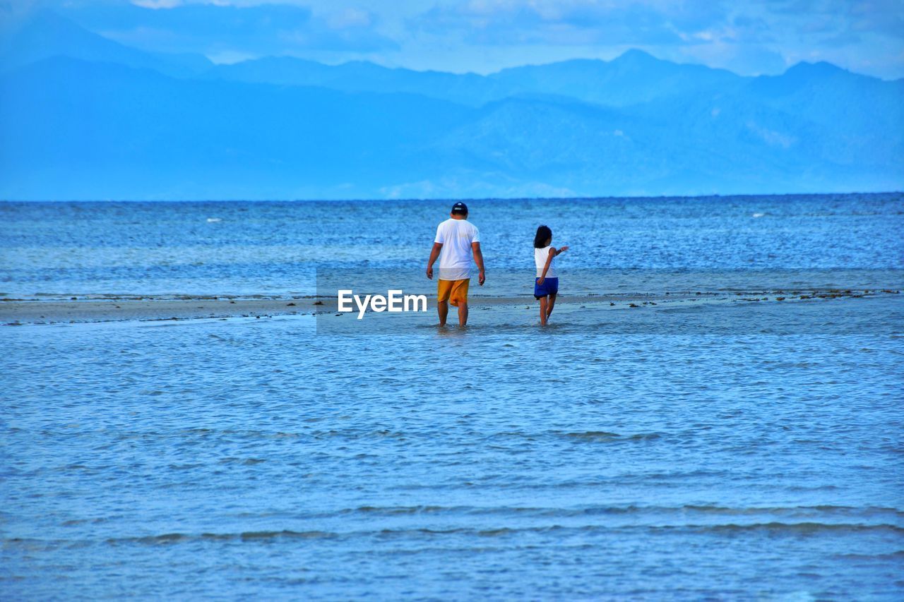 FRIENDS ON BEACH